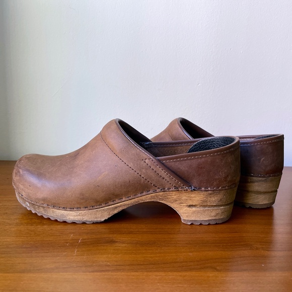 [US 8.5/EU 39] Sanita Julie Clogs — Antique Brown oiled leather - Picture 4 of 15